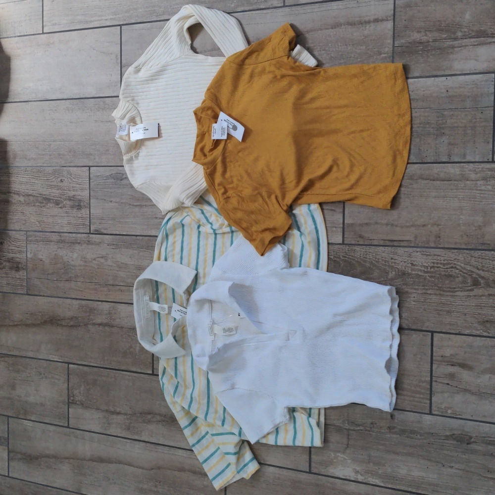 Lot of 4 NWT Tilly's / Full Tilt / Destined Crop Tops